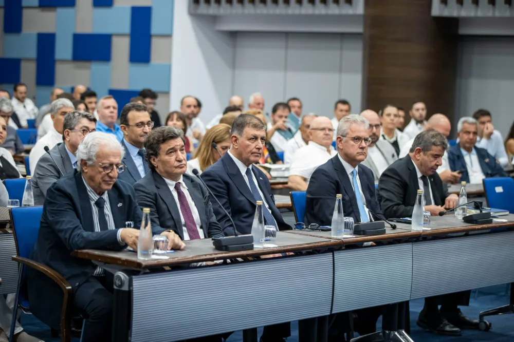 Başkan Tugay mobilya sektörünün geleceğine yön verecek formülleri anlattı