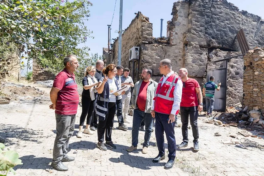 Başkan Tugay yanan köyler için İzmir dayanışmasının ateşini yaktı