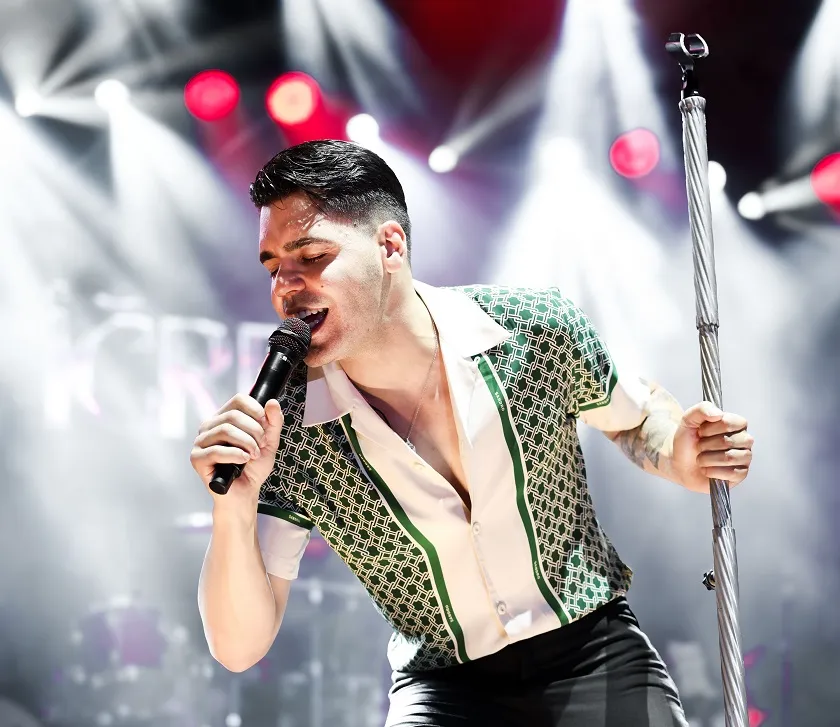 Emir Can İğrek’ten İki Konserde Minik Hayranlarına Sürpriz 