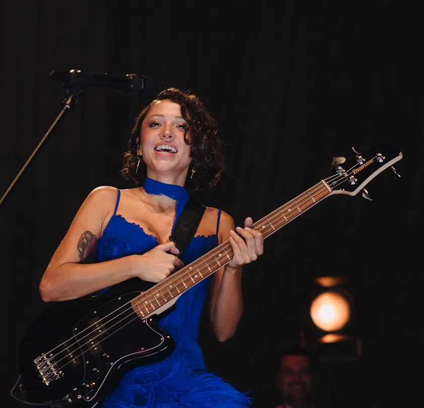 ZEYNEP BASTIK’TAN ROMANTİK AKUSTİK SERİ AÇILIŞI