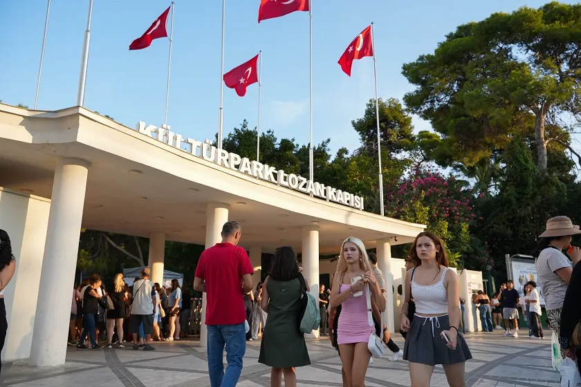 İzmir Enternasyonal Fuarı’nda sanat, müzik ve eğlence dolu geceler