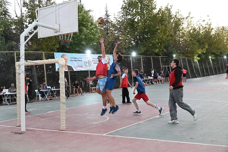 -SOKAK BASKETBOLU VE PLAJ VOLEYBOLU 2025 TURNUVASI HEYECANLI MAÇLARA SAHNE OLDU