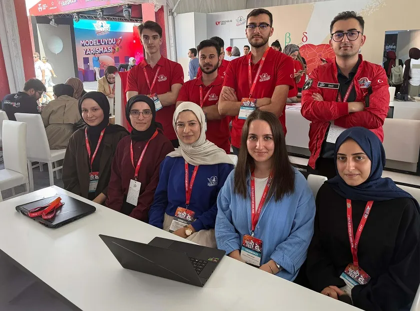 İstanbul Rumeli Üniversitesi Öğrencileri TEKNOFEST 2025 Finalinde