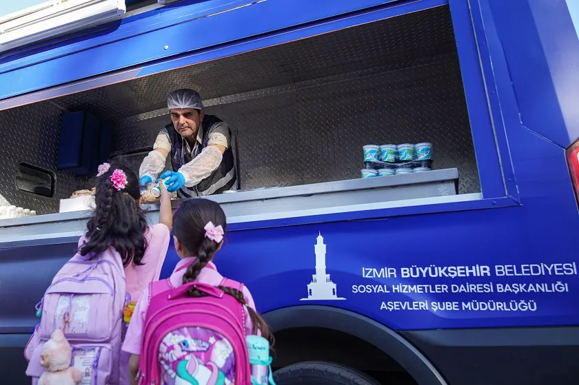 İzmir Büyükşehir Belediyesi’nin beslenme paketi projesi sürüyor