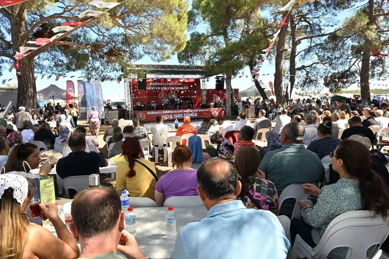 Büyükşehir Kula’da Şenlik Coşkusuna Ortak Oldu