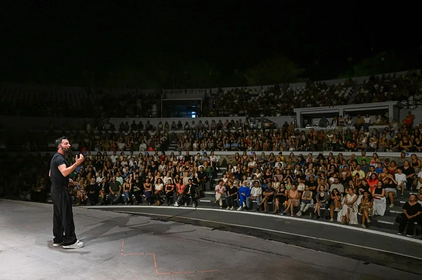 Aşkım Kapışmak ile İzmir Enternasyonal Fuarı’nda kahkaha dolu gece
