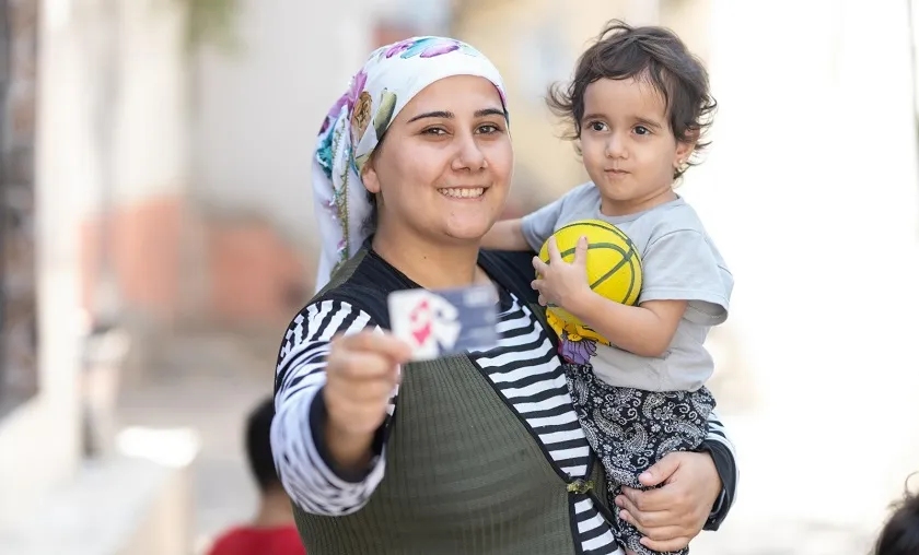 Anne Kart sayesinde çocuklarıyla sokağa çıkabiliyorlar 